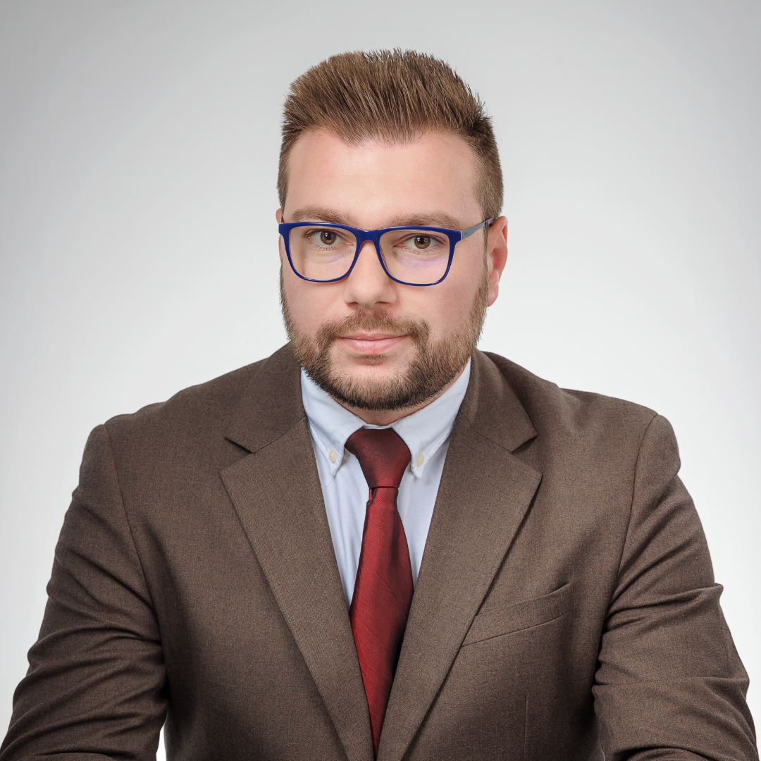 Adrian<br />
Bucur